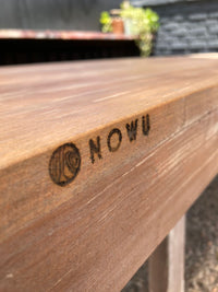 Mesa barra traajada en madera noble por artesanos chilenos. Alta calidad, gama alta, premium