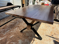 Mesa artesanal de roble para comedor moderno – Nowü