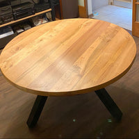 mesa redonda hecha en chile con madera noble