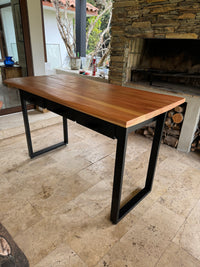 Barra de bar de roble y sequoia macizo hecha a mano en Chile