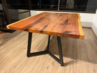 Mesa Comedor Roble Crudo Fierro X con Bancas