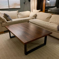 Mesa de centro roble de demolición hecha a mano por artesanos chilenos