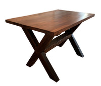 Mesa Comedor. Su pata en X ayuda a evitar problemas al sentarse, tanto con sillas como con bancas. Mesa de Roble de Demolición trabajada con productos naturales.