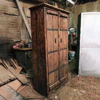 Reproducción Alacena Antigua, repisas y espacios construidos con piezas de Roble de demolición.