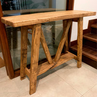 Arrimo creado a partir de maderas reutilizadas de obras de construcción, con un toque rústico pero a la vez moderno en 120cm de Largo, 90cm de Ancho y entre 40-45 cm de Fondo.