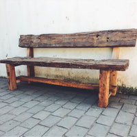 Roble reutilizado para fabricar esta banqueta. Ideal para tu foto familiar, un asiento robusto y con gran historia.