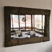 Un Espejo inserto en el Patrimonio Cultural Chileno. Fabricado con Durmientes de Roble utilizados en líneas de tren reales y rescatados por nosotros.