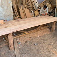 Su nombre, en Mapudungun, significa “lugar de sol claro“ porque tú quincho o comedor va a brillar con esta maravilla. Mesa fabricada en Roble de demolición por personas llenas de talento y bajo un Modelo Sostenible. Considera 2 Bancas Largas.