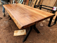 Cubierta de Sequoia con pata Y. Una mesa fabricada con gran oficio de Artesanos Chilenos.