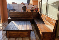 Terraza llena de historia y recuerdos, fabricadas en un mix de maderas recicladas y de demolición. 2,6 x 2,6 m totales, 90cm alto y 65cm de fondo. Mesa de centro de 1,4 x 1,4 m.