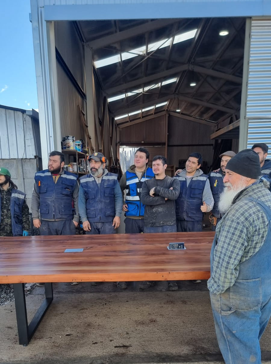 Mesa Comedor Fierro Cuadrada con 2 Bancas