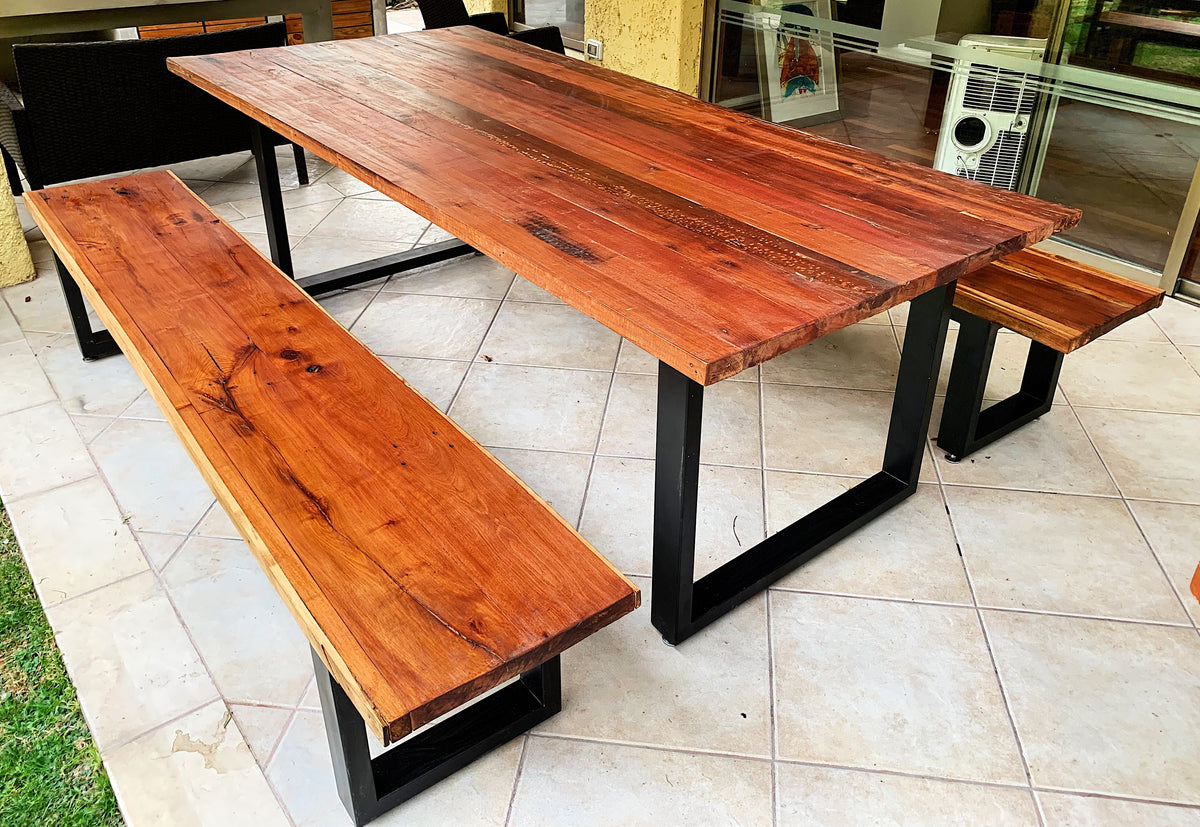 Mesa Comedor Fierro Cuadrada con 4 Bancas