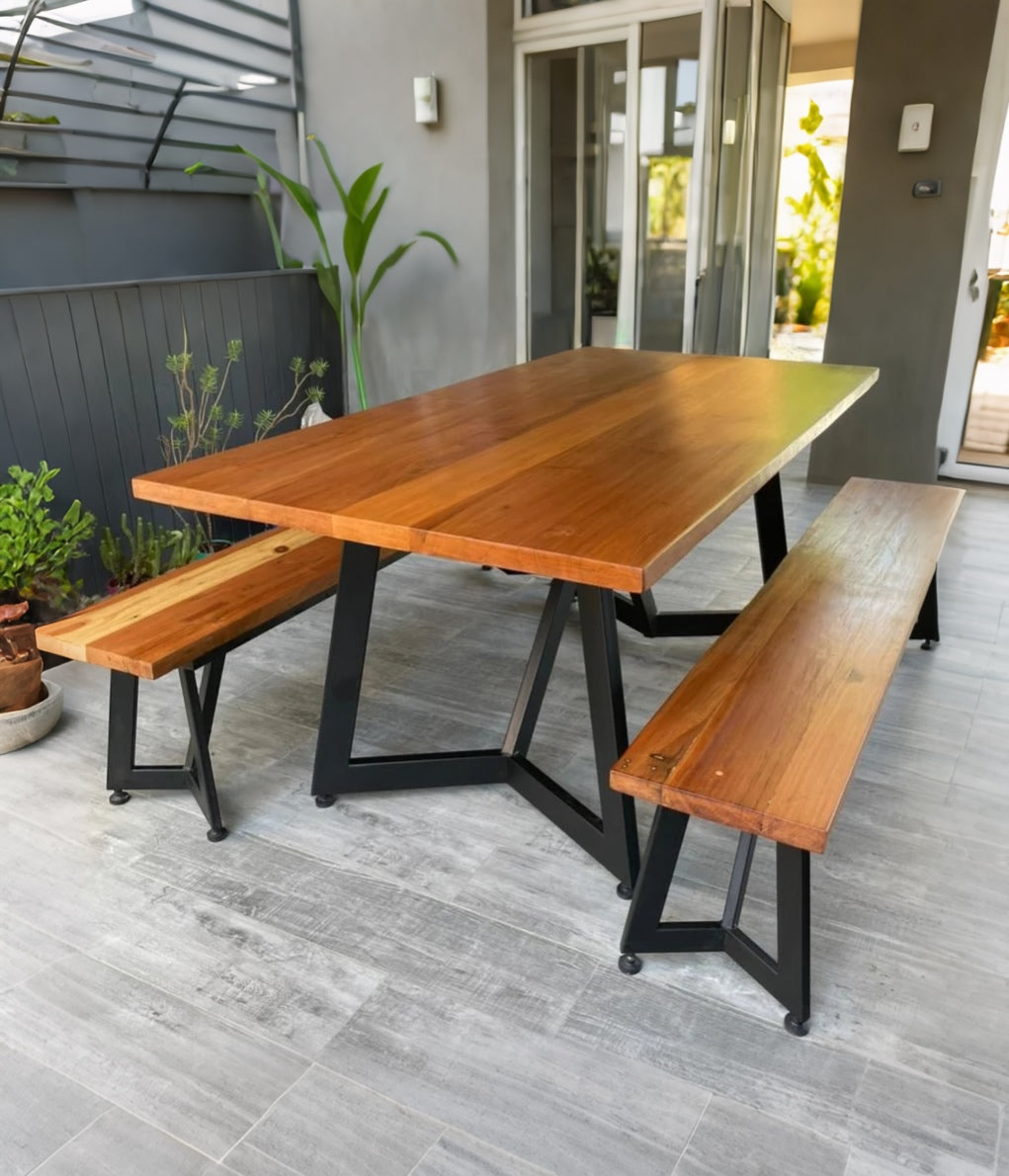 Mesa Comedor Roble Bardot con Bancas