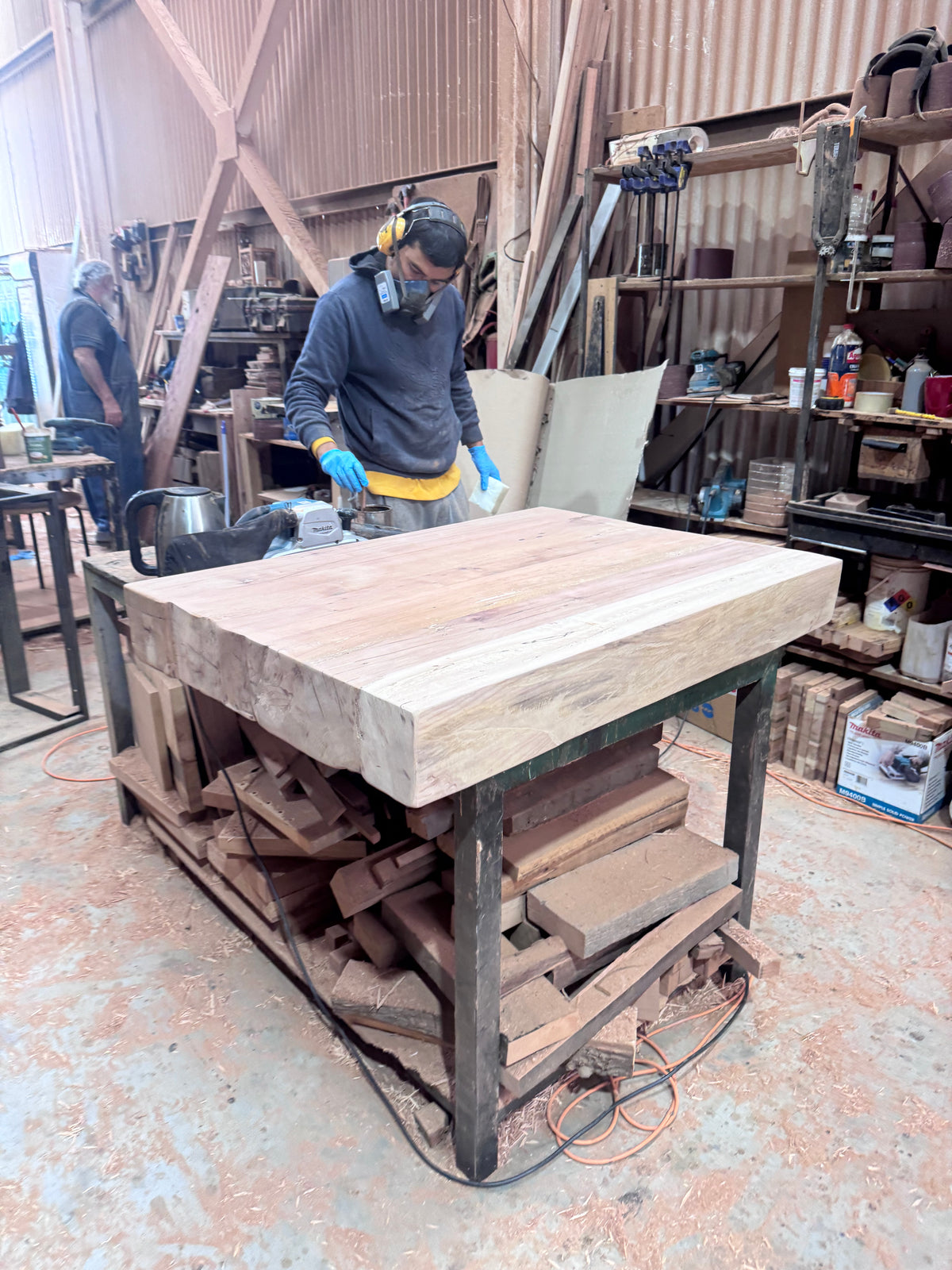 Mesa de centro de madera noble artesanal hecha por artesanos chilenos – Nowü