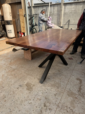 Alhue Table