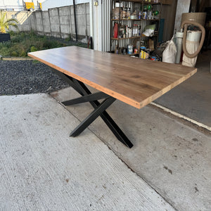 Alhue Table