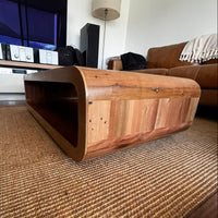 mesa de centro roble demolición con espacio inferior diseño orgánico madera maciza