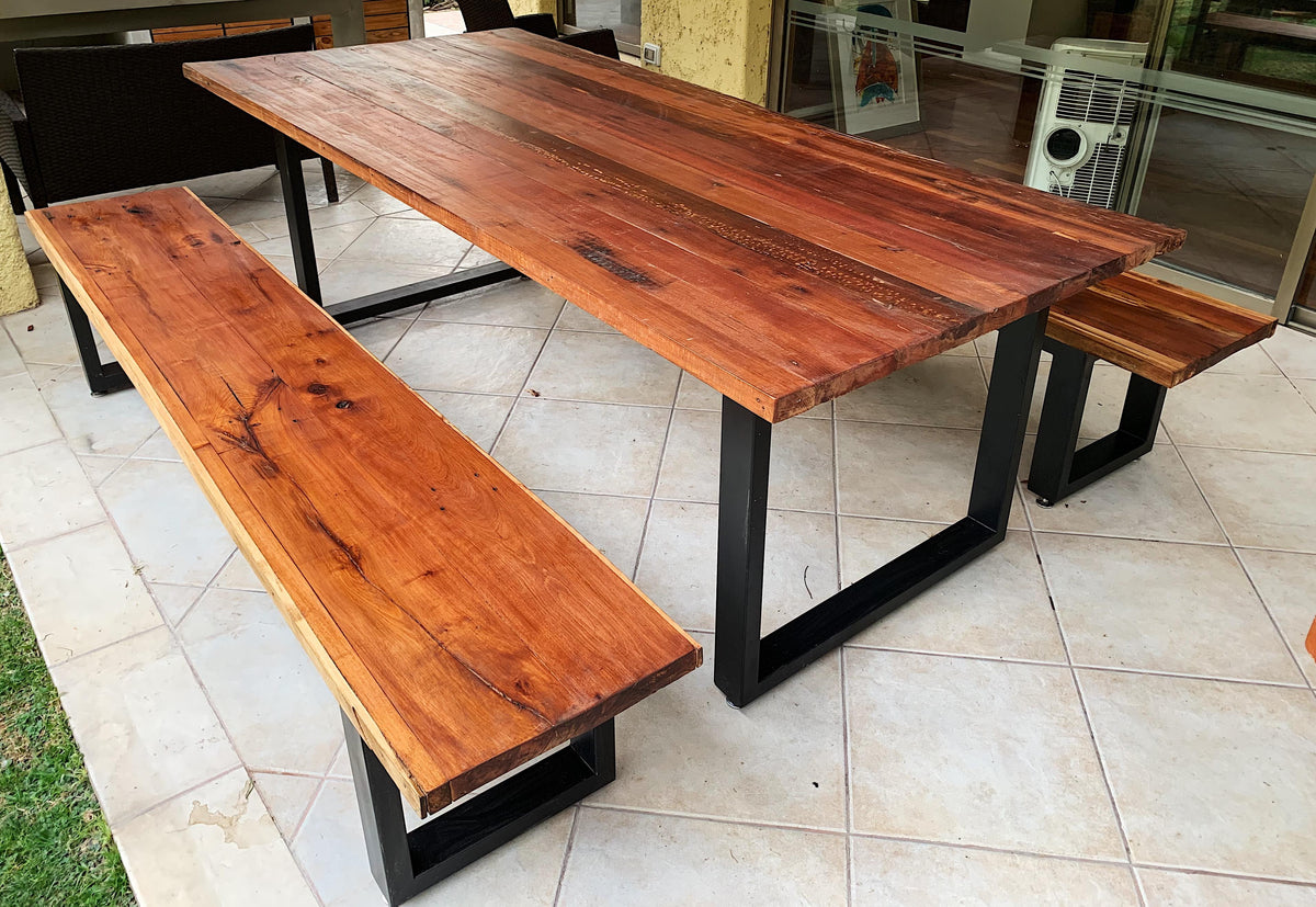 Mesa Comedor Fierro Cuadrada con 2 Bancas