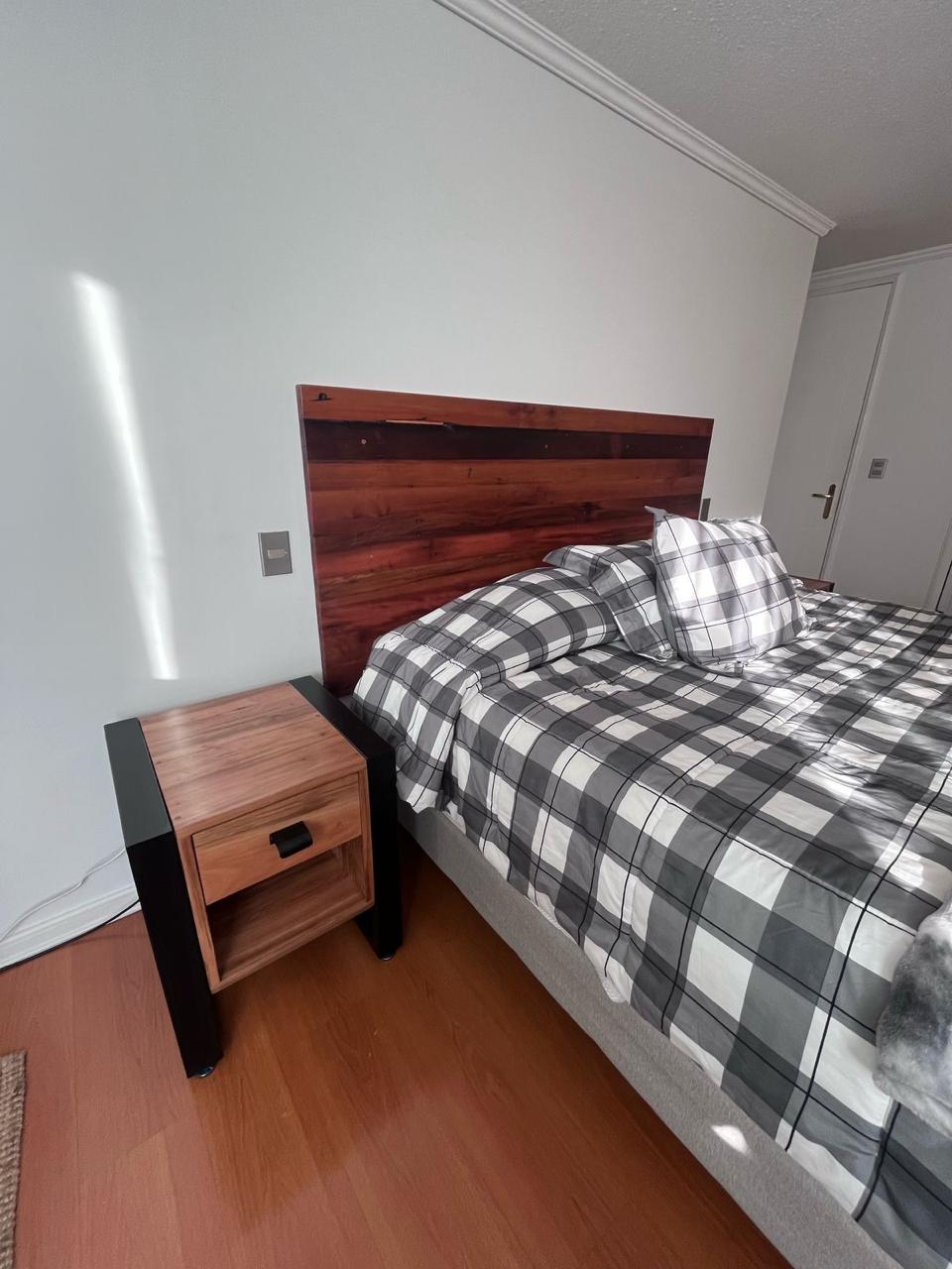 Respaldo y Veladores Coyam