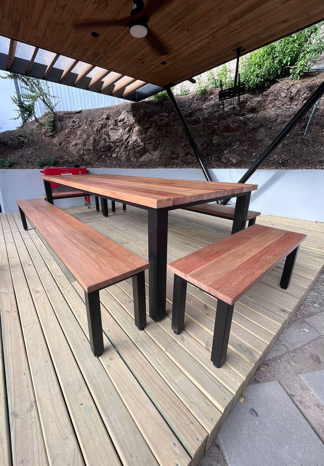 Mesa Comedor Roble fierro Clásica Con 2 Bancas