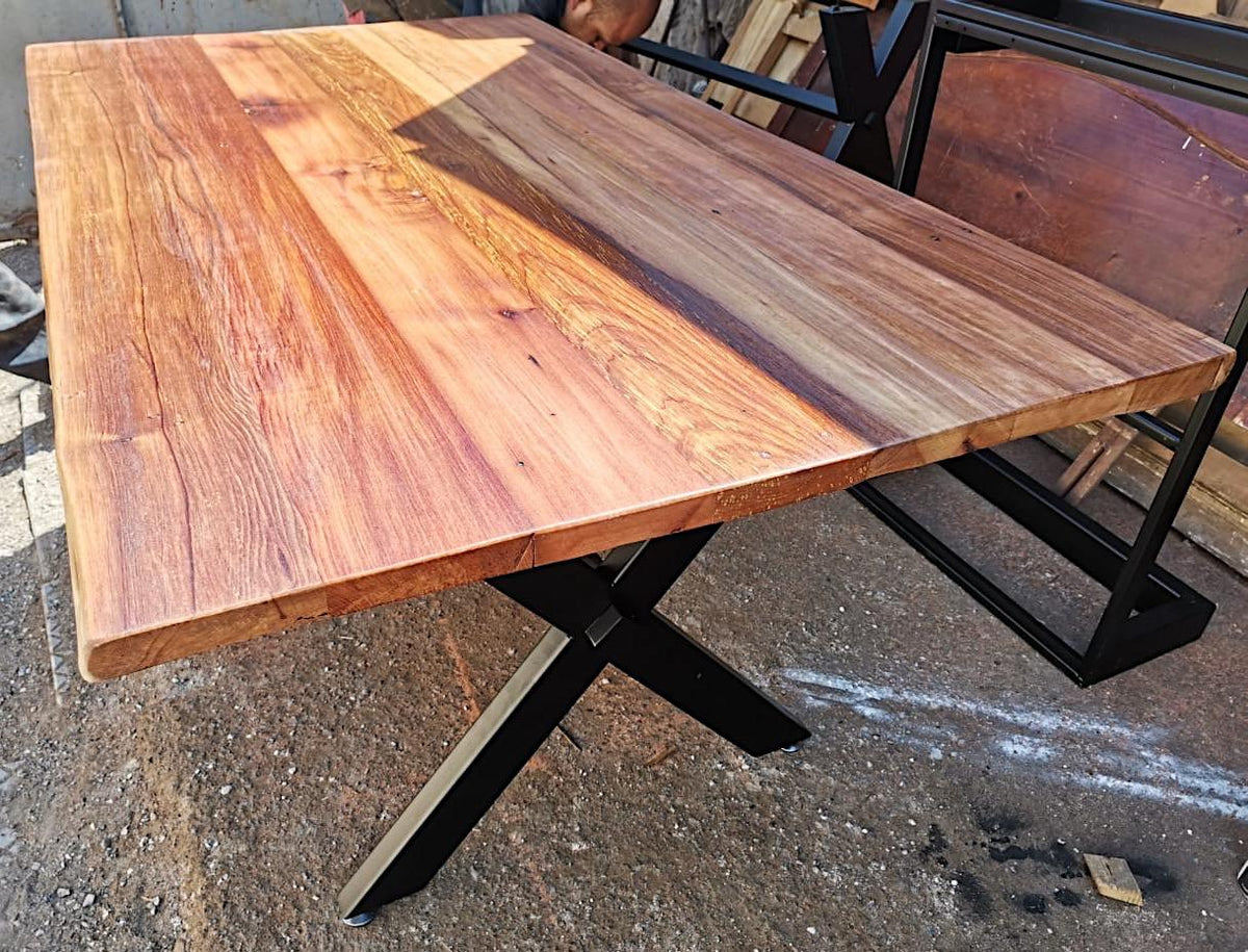 Mesa Comedor Roble Fierro X con Bancas