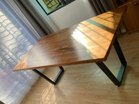 Mesa de roble artesanal hecha en Chile por Nowü