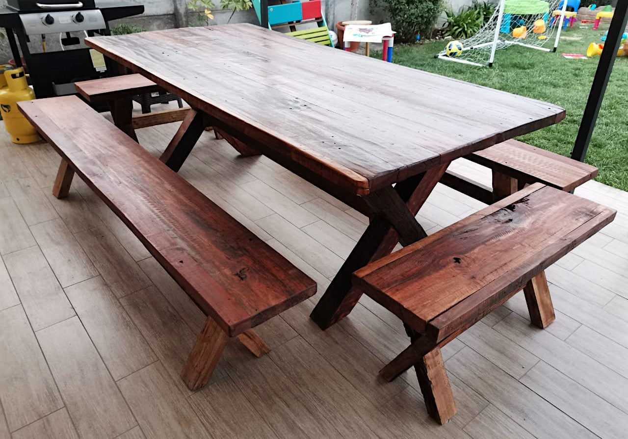 Mesa Comedor Roble Rojo X con 4 Bancas