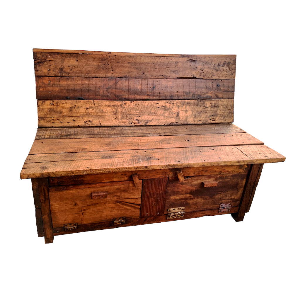 Tu terraza con más actitud y espacio que nunca. Fabricado en madera reciclada de 150cm de largo, 95cm de alto y 45cm de fondo.