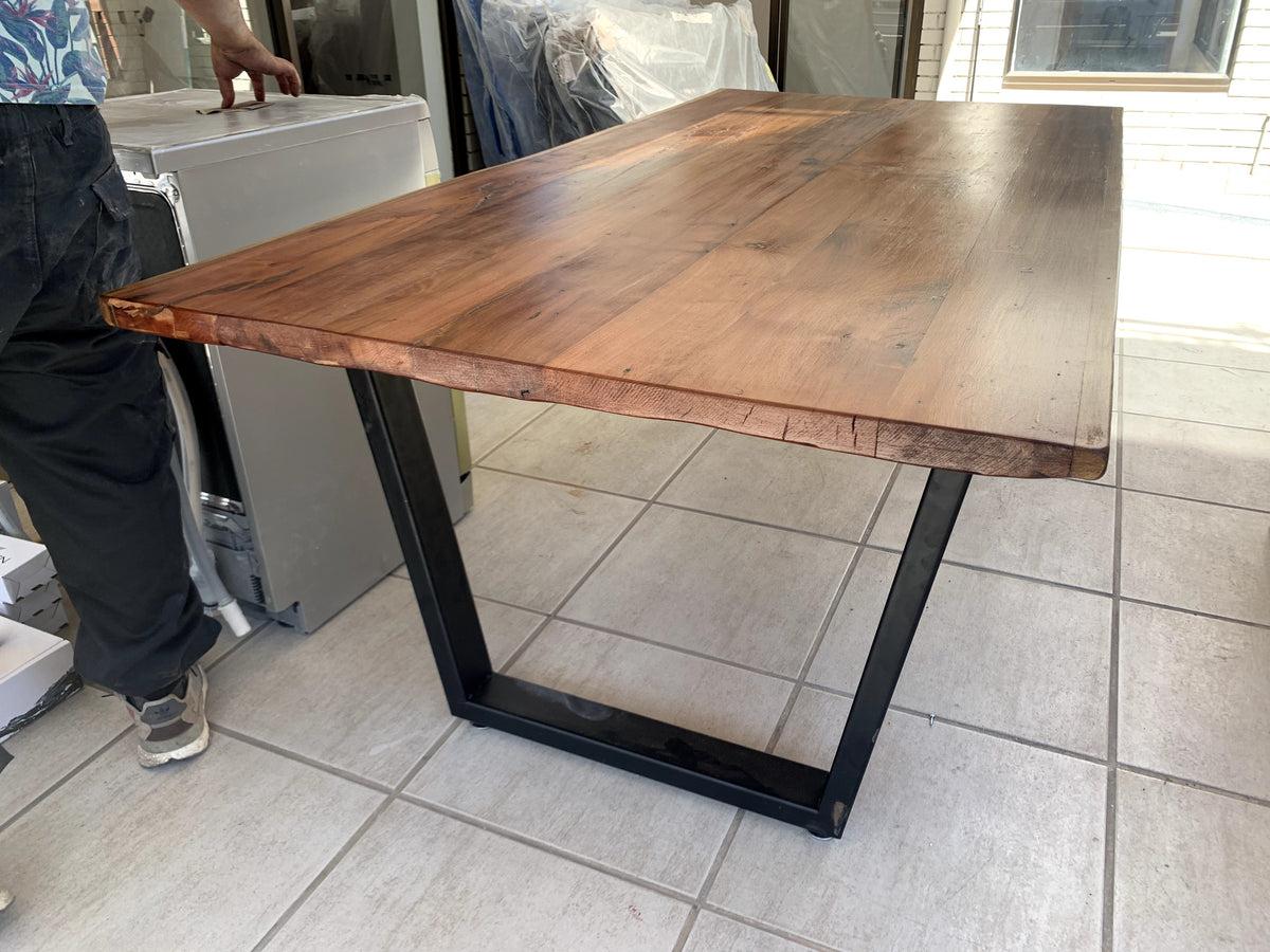 Mesa Comedor Roble Fierro Cónica