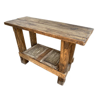 Arrimo creado a partir de maderas reutilizadas de obras de construcción, con un toque rústico pero a la vez moderno en 120cm de Largo, 90cm de Ancho y entre 40-45 cm de Fondo.