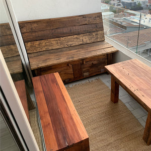 Tu terraza con más actitud y espacio que nunca. Fabricado en madera reciclada de 150cm de largo, 95cm de alto y 45cm de fondo.