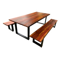 Mesa Comedor de Perfiles robustos y cubiertas con carácter. Un producto fabricado con las bondades de la Madera Noble, por Artesanos Chilenos, orgullosos de su oficio y de mantener sus tradiciones familiares. Considera 2 bancas. 