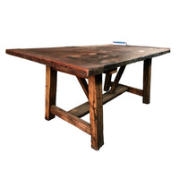 Mesa Comedor. La versión rústica de nuestra mesa Campestre, trabajada con madera reciclada y productos naturales. Considera dos bancas laterales.
