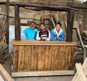 Tu lugar especial, pensada para revolucionar tu Quincho. Una Barra llena de historia, hecha a partir de maderas recicladas y de demolición. Además en distintas medidas que se ajustan a tus necesidades.
