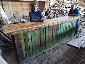 Tu lugar especial, pensada para revolucionar tu Quincho. Una Barra llena de historia, hecha a partir de maderas recicladas y de demolición. Además en distintas medidas que se ajustan a tus necesidades.